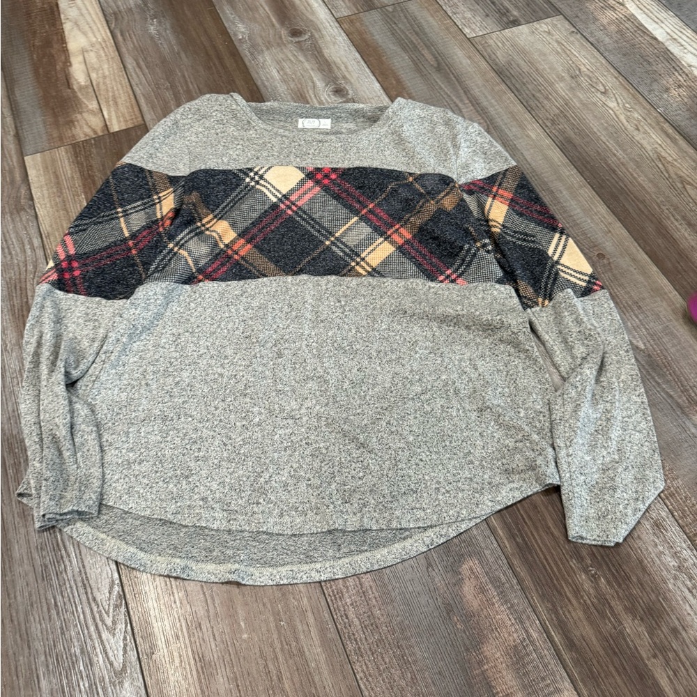 Maurice’s women’s long sleeve top